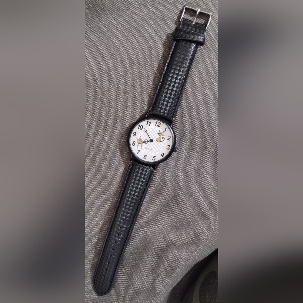 Quartz Watch with Kitty Accents, Runs & Keeps Time, New Battery - Picture 10 of 14